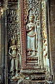 Thommanon temple - devatas of the tower of the central sanctuary.